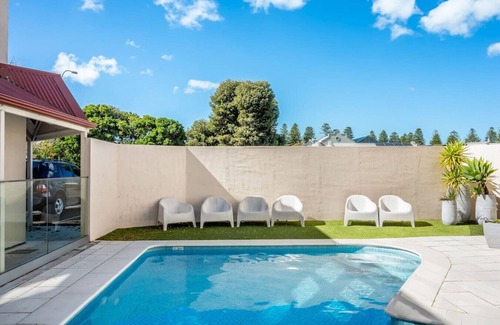 Victor Harbor Apartment | Central and modern 2 bedroom unit at Smugglers