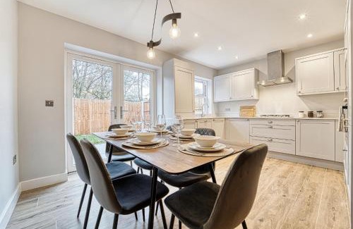 Coventry Apartment | Central and Stylish, Garden and Parking
