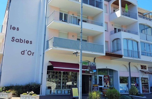 Saint-Palais-sur-Mer Apartment | Central Apartment in St Palais-sur-Mer Near Market and Beach