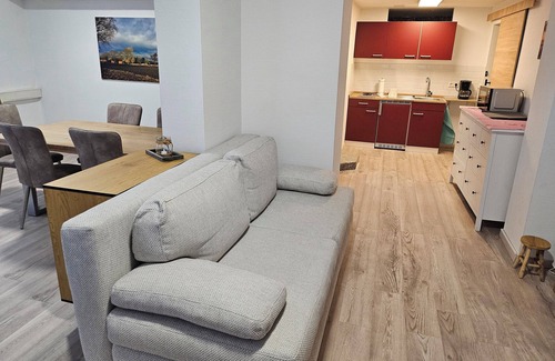 Suedviertel Apartment | Central apartment 70 m² up to 4 persons - close to the main station & trade fair Essen