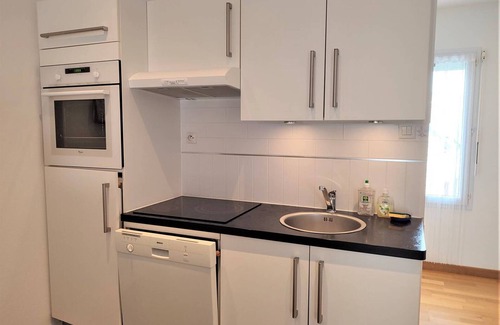 Perros-Guirec Apartment | Central Apartment with WIFI, Parking, and Balcony in Perros-Guirec