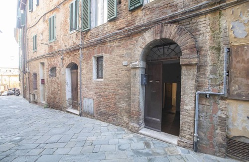 Siena Historical Center Apartment | Central apartment in the Tartuca Contrada