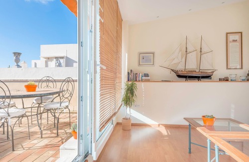 Old Town Apartment | Central Apartment with Roof Top Terrace, Wi-Fi and Air Conditioning