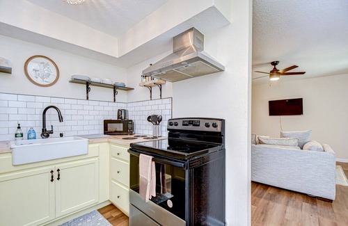 Pinellas Park Apartment | Central Apt: Heated Pool, W/D on Site