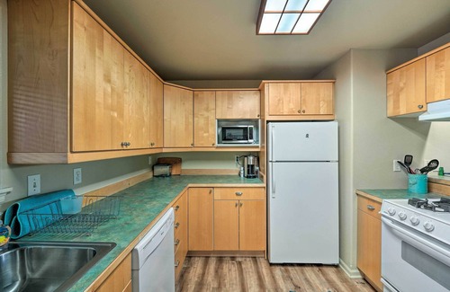 Anacortes Apartment | Central Apt: Private Fireplace & Patio Access