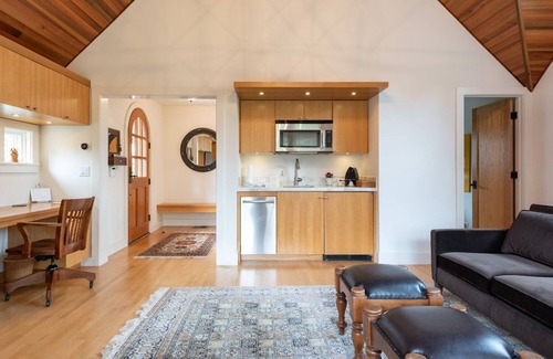 Pemberton Heights Apartment | Central Austin Luxury Loft - Completely Private