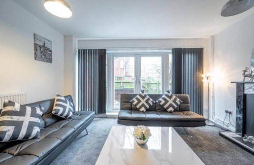The Westside House | Central Birmingham 3 Bed Spacious 4 Floor Property