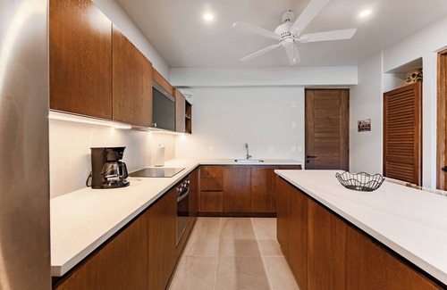 Crucecita Condo | Central Chahué Condo – Walk to Beach, Restaurants, Wine Shops & More