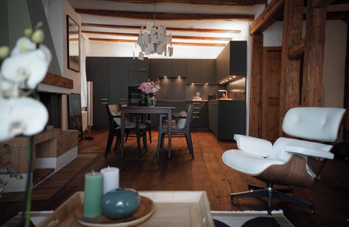 Niederdorf Apartment | Central Chalet Rooftop Maisonette in Old Town