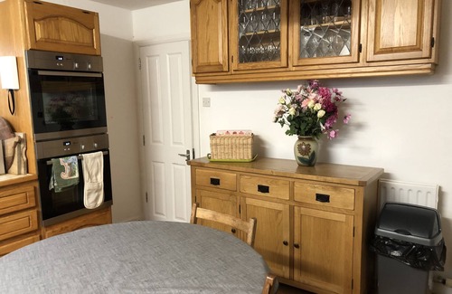 Lyme Regis House | Central character home, parking/garden/pizza oven, 3 minutes level walk to beach