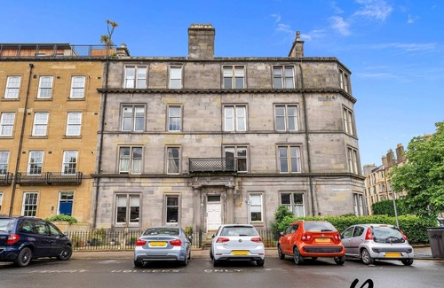 Leith Apartment | Central Cozy 2BR-1BA-Princes Street