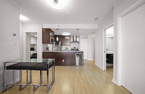 Crosstown Condo | Central Downtown Vancouver, Sleeps 5, Pool./Gym/Sauna