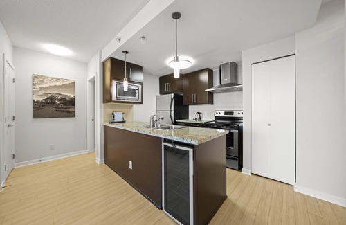 Crosstown Condo | Central Downtown Vancouver, Sleeps 5, Pool./Gym/Sauna