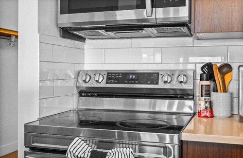 Downtown Calgary Apartment | Central DT » Secure Parking » Gym » Court » Sauna