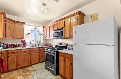 Timberwolf House | Central El Paso. 7 mins to Ft Bliss.