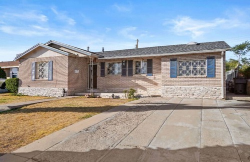 Timberwolf House | Central El Paso. 7 mins to Ft Bliss.