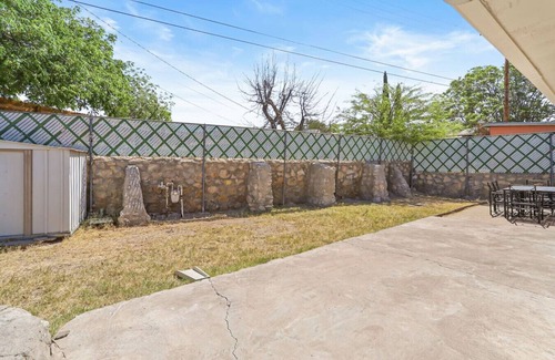 Timberwolf House | Central El Paso. 7 mins to Ft Bliss.