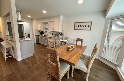 Euless House | Central, Familial, w/GAME Room, FIRE Pit, KING Bed ★ 4.6 mi from DFW Airport+