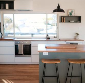 Goolwa House | Central Goolwa- Coastal Family & Friend Retreat