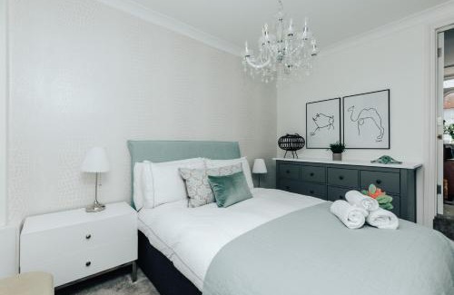 Henley-on-Thames Apartment | Central Hidden Gem