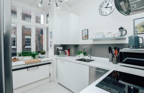 Henley-on-Thames Apartment | Central Hidden Gem