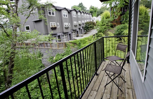 Corbett - Terwilliger - Lair Hill Apartment | Central, Lofty Tree Views
