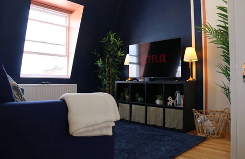Pimlico Apartment | Central London Flat - Next to Victoria, Buckingham palace, with views of Big Ben