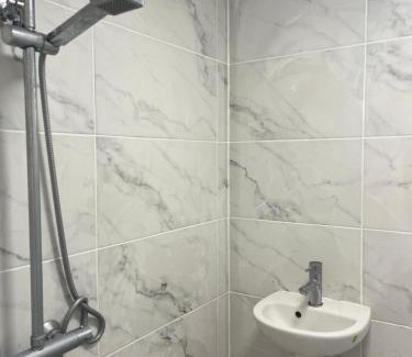 Notting Dale Apartment | Central London Studio Sleeps 1