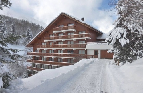 Meribel Centre Apartment | Central Méribel 3-Room Apartment for 6, Near Shops and Ski Slopes with Stunning Mountain View