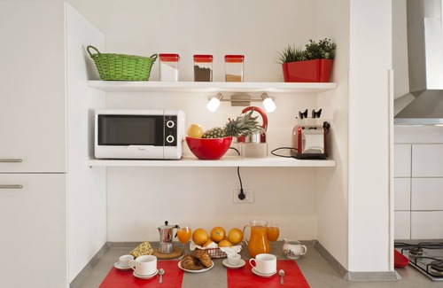 Appio Latino Apartment | Central, next to the Metro, overlooking the famous Appia Antica Park