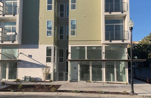 People's Freeway Apartment | Central Ninth Lofty Chic B09