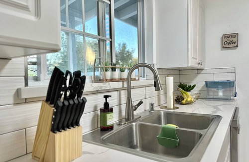Santa Ana House | Central OC Retreat-Disney, Grill, Fire Pit & Games