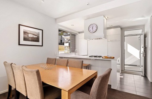 Queenstown City Centre Apartment | Central on Kent | Gas Fire | Mountain Views