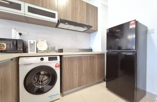 Johor Bahru Apartment | Central Park Bright & High floor 2 Rooms 4 pax