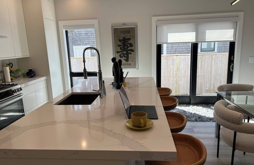 Provincetown House | Central & Quiet Modern townhome 3 levels. 5 Min walk to townhall. Parking avail