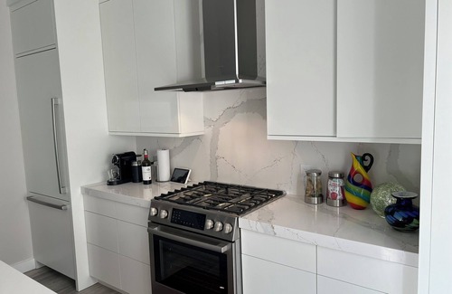 Provincetown House | Central & Quiet Modern townhome 3 levels. 5 Min walk to townhall. Parking avail