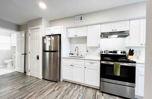 Del Mar Apartment | Central+RemoteWork+Ext Stay Discts+Min2Beach