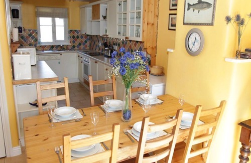 Dittisham House | Central River View Cottage, Perfect for Families
