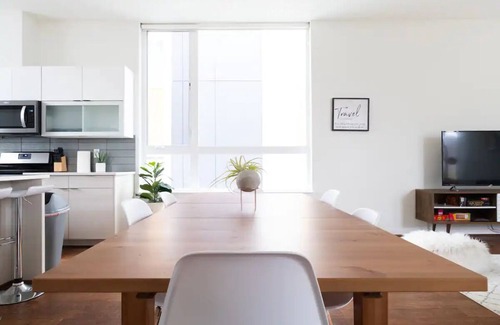 North Beacon Hill House | [Central Seattle] Sophisticated Home with Breathtaking City Views