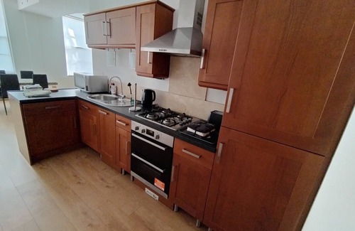 Reading Apartment | Central Spacious apartment located in the heart of it all!