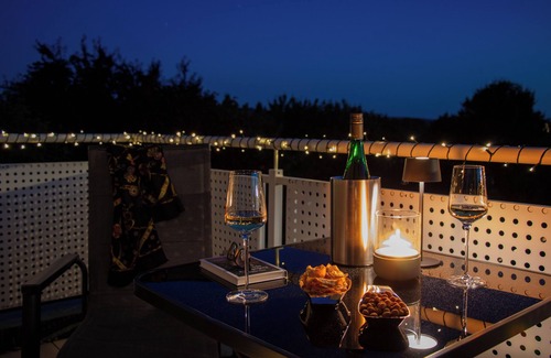 Korbecke Apartment | Central, stylish and modern holiday apartment with balcony and box-spring beds