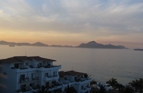 Salagua Condo | Central to Everything - Our ๐ฃ๐ฒ๐ป๐๐ต๐ผ๐๐๐ฒ ๐ฆ๐๐ถ๐๐ฒ has an amazing view