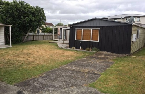 Whangamata House | Central Whanga Beach Bach - Walk to Beach and Town. Open Plan Living