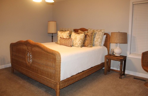 Gallatin House | Centrally located/30min from Nashville/Outdoor pool, game room and theater room.
