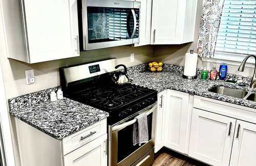 Loma Del Rey House | Centrally located beautiful remodeled house with 3 bedrooms, 2 bathrooms.