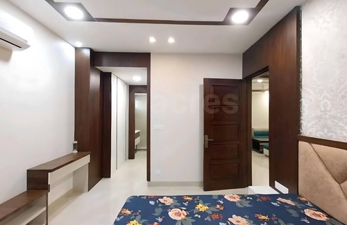 Panchkula Urban Estate Apartment | CENTRALLY LOCATED CITY BEAUTIFUL LUXURY ROOM FOR COUPLES/WORKING PROFESSIONALS.