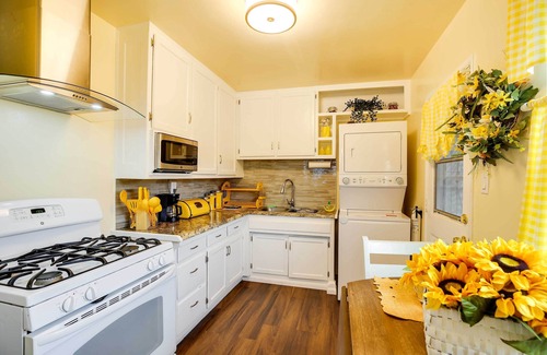 West Rancho Dominguez House | Centrally Located Compton Retreat: Patio & Grills