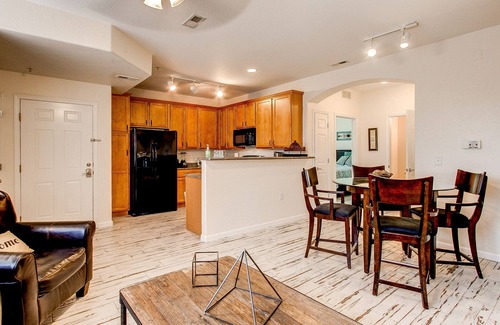 Aurora Condo | Centrally located Condo on the main floor in Centennial/Parker Area