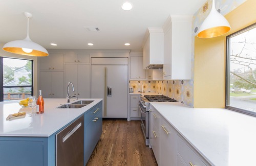 Barton Hills House | Centrally located| Downtown | Private Pool | 5 Bed./4 Bath