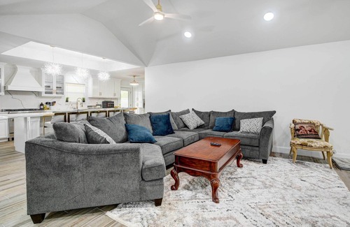 Eagle Pass House | Centrally Located Eagle Pass Home w/Pool!